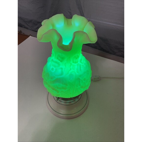 Vintage Fenton floral yellow custard poppy Uranium Shade.9.25”H,4”base,6” - Picture 6 of 16